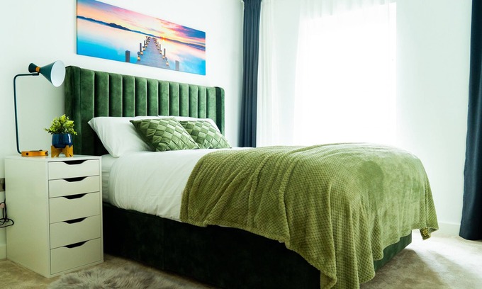 Whittington Apartment | OPULENT-HOMELY-RAF MUSEUM-FREE WI-FI-BRENTCROSS-WEMBLY