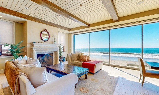 Mussel Shoals House | Oceanfront Retreat in Mussel Shoals with Rooftop Deck