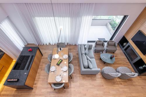 Varkiza Apartment | Elegant Penthouse Retreat - 4 Star with Family Amenities