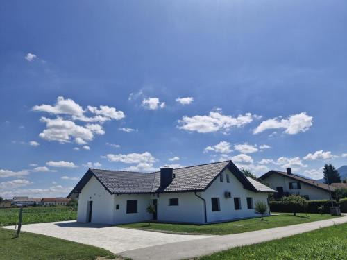 Sempeter v Savinjski Dolini House | Exceptional Orange House Šempeter with Ocean Views