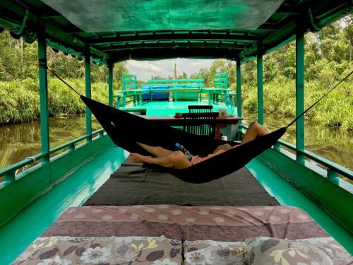 Kumai Boat Rental | Comfortable Stay at Orang Utan Houseboat 2 with Breakfast