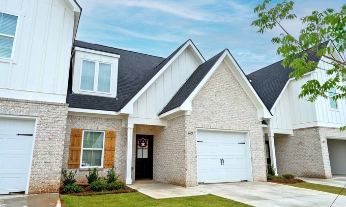 Auburn - Opelika House | Exceptional Stay at Orange & Blue Skies with Private Pool