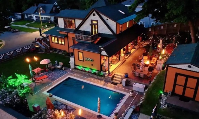 Cadillac House | Orange Cadillac: Guest Rated 10/10 with Pool & Hot Tub