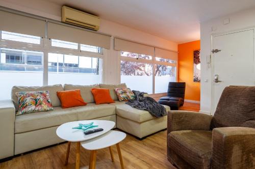 Eixample Apartment | Elegant Orange Loft in the Heart of Girona - Rated 9.8