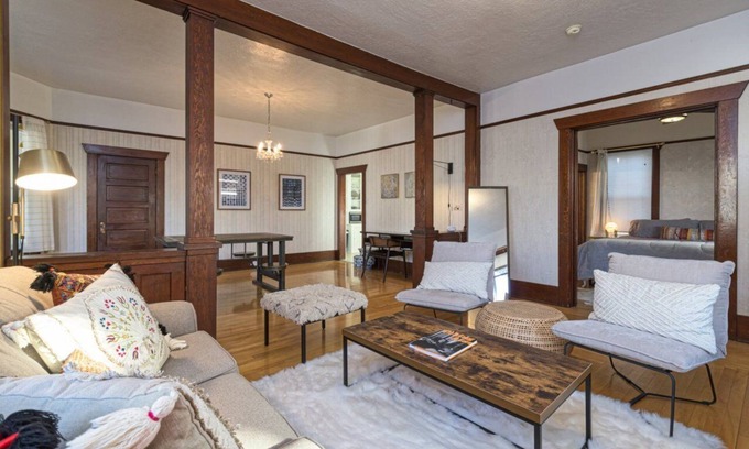 Riverfront Apartment | Discover Orange Street Apartments - Family-Friendly Oasis
