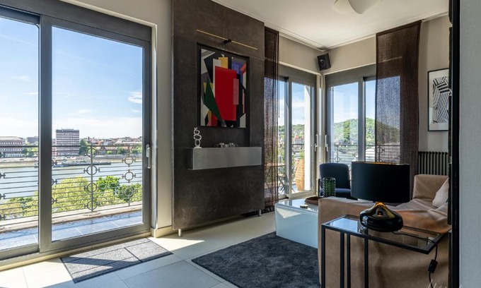 Belso-Ferencvaros Apartment | Scenic ORANGEHOMES 130 m² Apt with River Danube Views