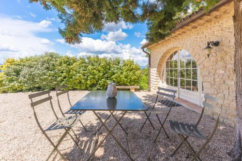 Bonnieux House | Welcoming Orangerie: Family & Wheelchair Accessible Stay