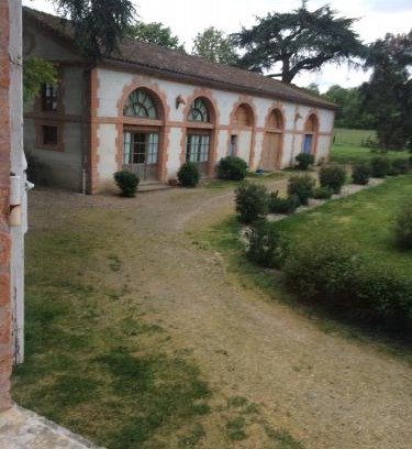 Thil House | Seaside Retreat at Orangerie LAGAILLARDE - Rated 8.9/10