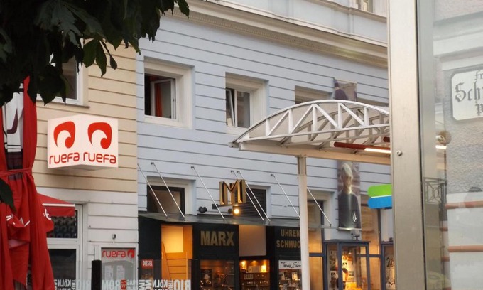 Gmunden Apartment | Oceanfront Oranges Apartment - Guest Rated 9.5/10