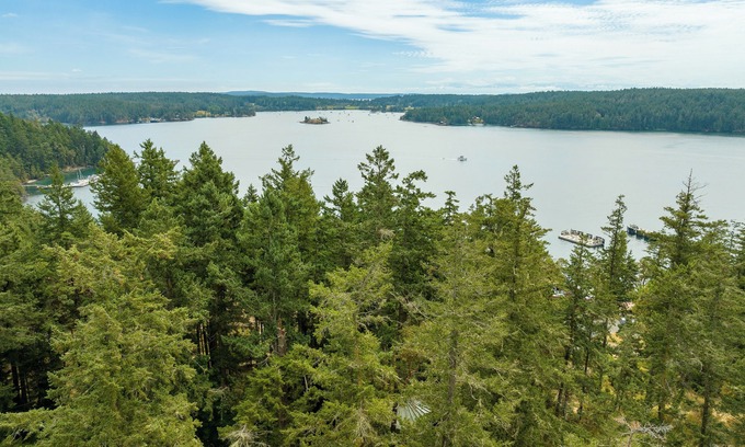 Orcas House | Experience Orcas Island at Orcas Hill House with Breakfast