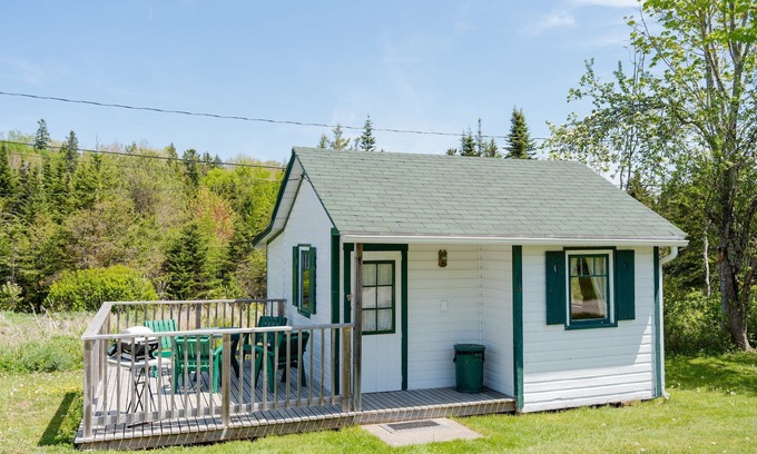 Hubbards Cabin | Pet-Friendly Orchard Cabin #4 at Hubbards Beach – 10/10 Rating