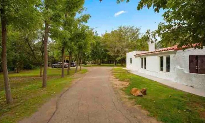 El Paso House | Relax in Orchard Casita with Spa and Breakfast Included