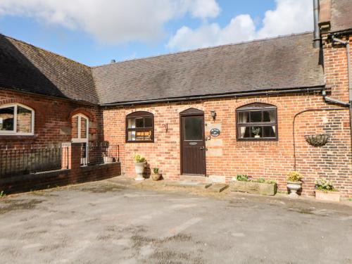 Darley Moor House | Cozy Orchard Cottage: Pet-Friendly Retreat for Families