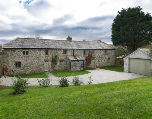 Trelights House | Family-Friendly Stay at Orchard Cottage - Rated 9/10!
