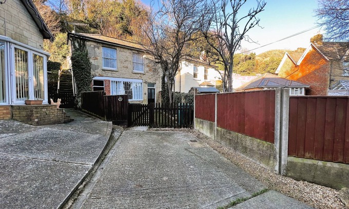 Ventnor Ski Chalet | Guest Rated 10/10: Orchard Cottage on the Isle of Wight