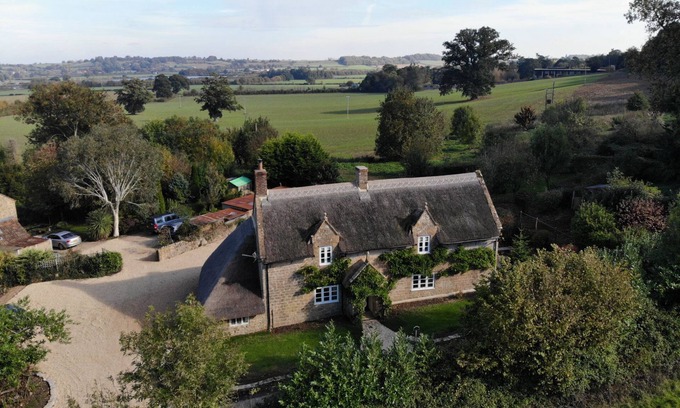 Ilminster Cottage | Orchard Cottage: Ideal Family Retreat for 8 Guests