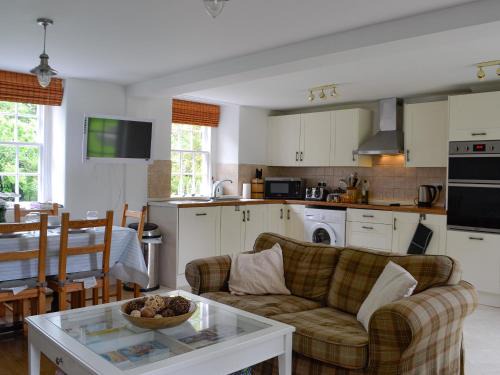 Newton Stewart House | Orchard Cottage: Family-Friendly Retreat with Pet Access
