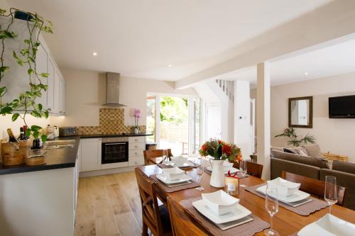 Sidlesham House | Discover Orchard Croft Lodge: Pet-Friendly Retreat Near Beach