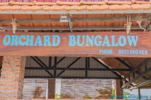 Ong Lang Cabin | Cozy Orchard Fruit Farm Bungalow with Breakfast & Fireplace