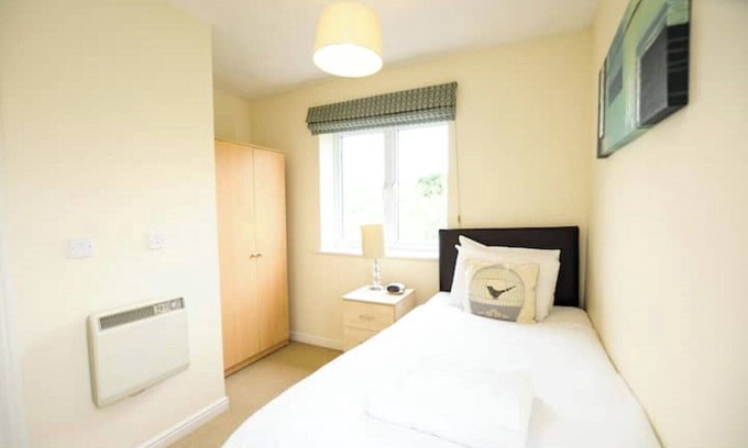 Bradley Stoke Apartment | Family-Friendly Orchard Gate 2 Bedroom Apartment with Breakfast