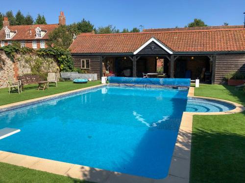 Hempstead House | Inviting Orchard House: 4-Star Stay with Pool & Pet Friendly