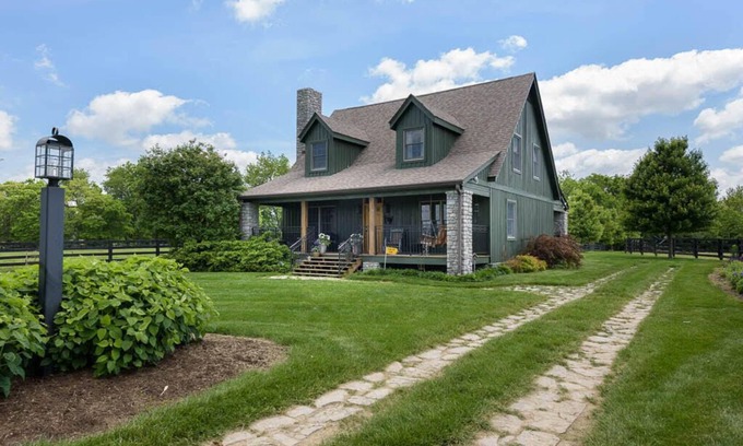Versailles Cottage | Ocean View Cottage with Spa & Hot Tub - Rated 10/10