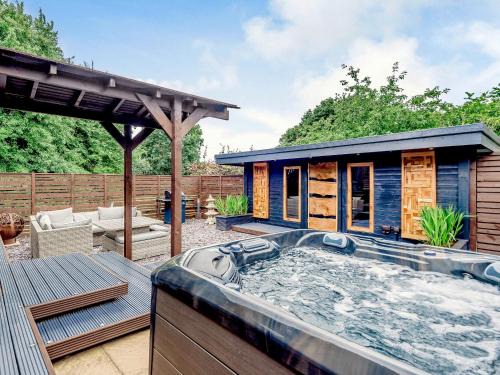 Frampton House | Orchard Retreat: Family-Friendly Getaway with Hot Tub
