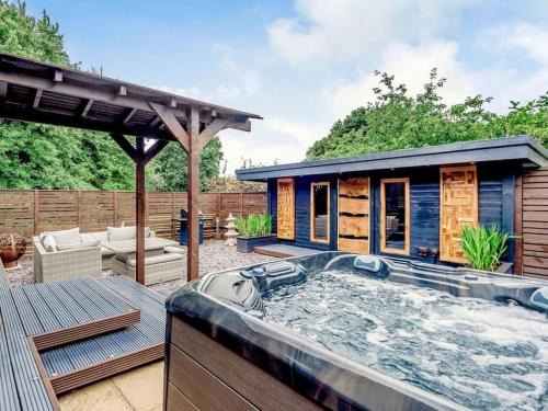 Frampton House | Relax at Orchard Retreat: Oceanfront Spa & Pet-Friendly Escape