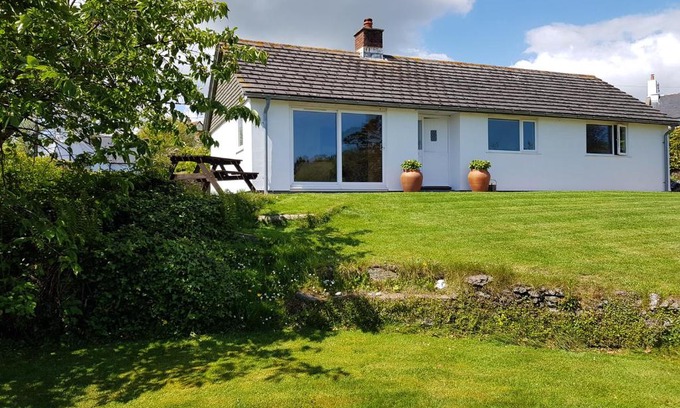 Chillington House | Orchard View: Oceanfront Retreat for Families & Couples