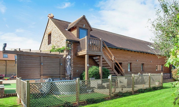Bilbrook Cottage | Cozy 1 Bedroom Retreat with Ocean View in Bilbrook