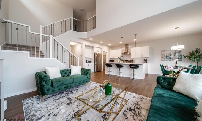Southeast Edmonton House | Orchards Retreat: Pet-Friendly Getaway Near Airport
