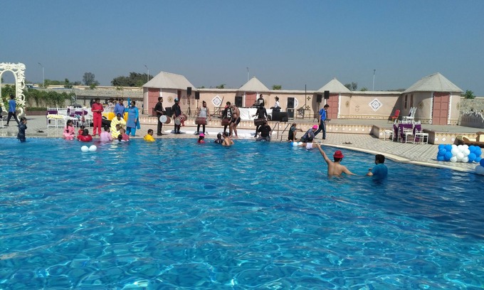 Orchha Hotel | Discover Orchha Palace and Convention Centre: Spa & Pool Retreat