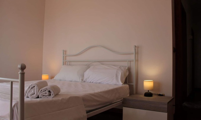 Tropea Apartment | Cozy Orchidea Apartment with Sea View and Essential Amenities