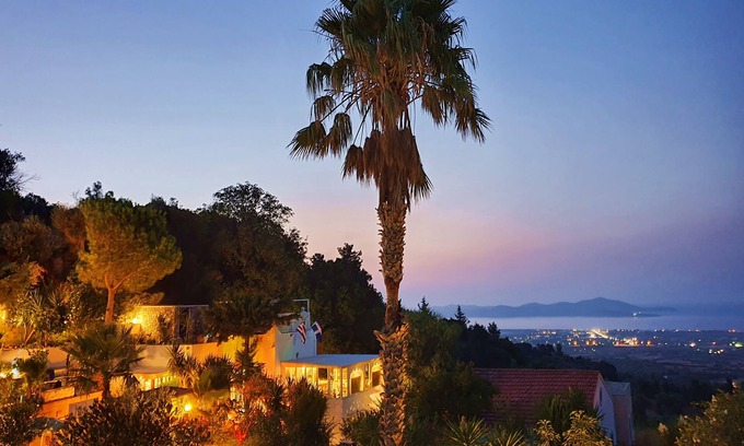 Lagoudi Zia House | Orea Ellas: Deluxe Residence with Ocean View and Breakfast