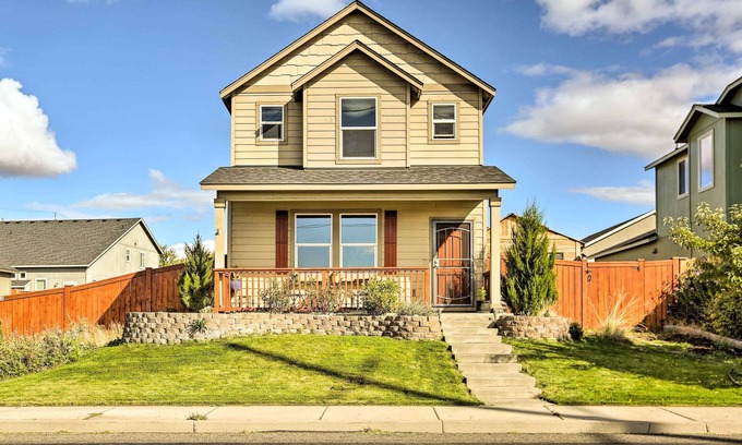 Redmond House | Pet-Friendly Oregon Home Near The Last Blockbuster!