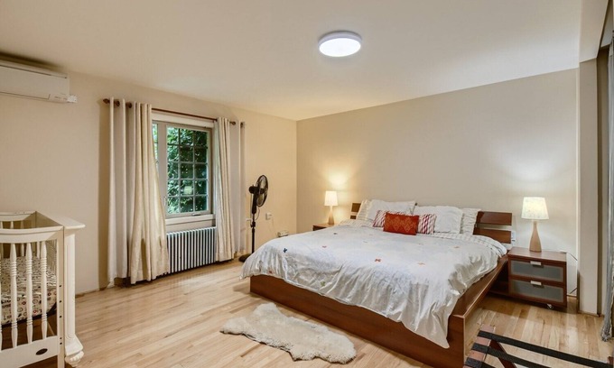 North Gresham House | Explore Oregon Jade Lodging with Lake Views and EV Charger