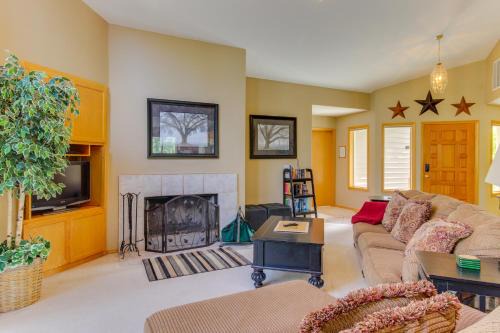 Deer Park House | Explore Sunriver: Family-Friendly Oregon Loop 8 Retreat