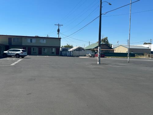 Ontario Hotel | Comfortable Oregon Trail Motel - Pet & Child Friendly Stay