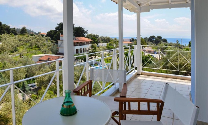 Kolios House | Family-Friendly Orestis Suites with Guest Rating of 9/10
