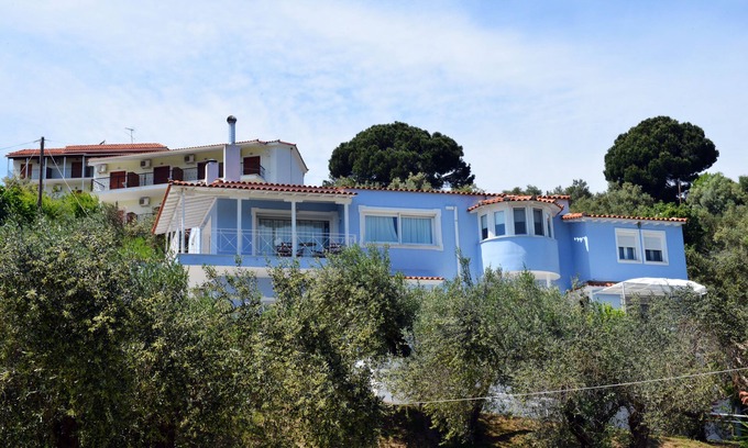 Kolios Apartment | Oceanfront Orestis Suites: Family-Friendly with Breakfast