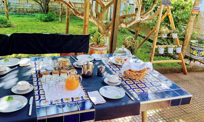 Castellammare di Stabia Apartment | Delightful Garden Breakfast with Vesuvius Views Await You