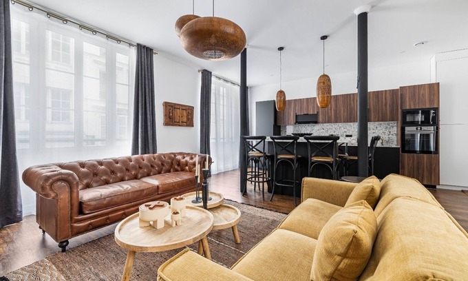 Quartier Saint-Ambroise Apartment | Spacious Orient Express: 3BR/3BA with Spa and Breakfast