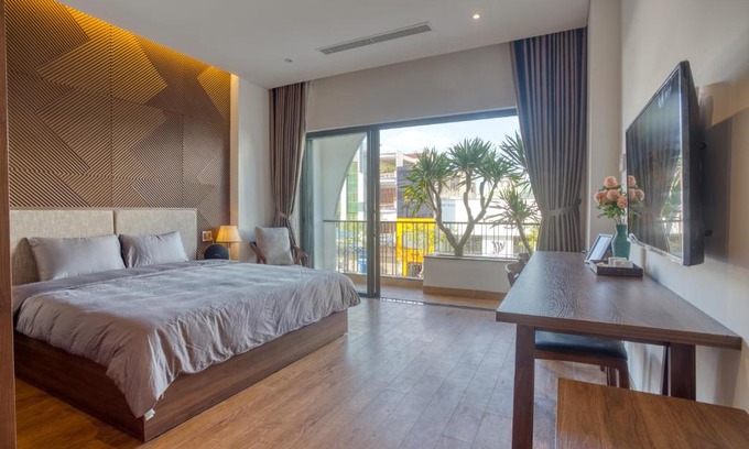 Vinh Trung Apartment | Elegant Oceanfront Retreat at Oriental Danang - 4 Star Stay