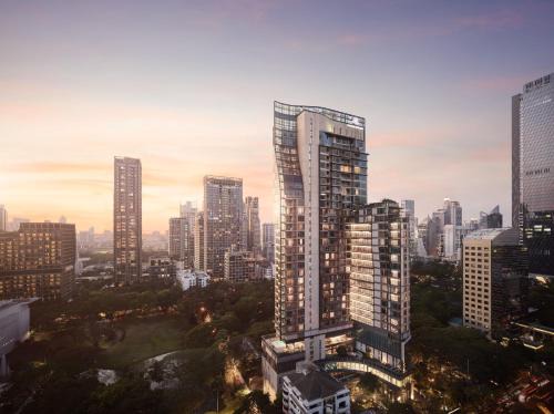 Chidlom Hotel | Elegant Oriental Residence Bangkok with Oceanfront Pool