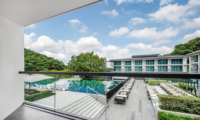 Baiyun Hotel | Relax at Oriental Resort Guangzhou: Pool, Spa & Dining Awaits