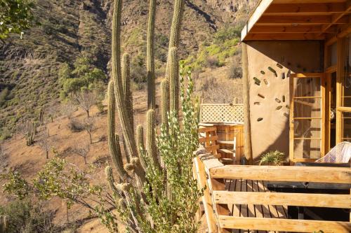 Melocoton Cabin | Experience Bliss at Origen del Maipo Lodge with Spa & Breakfast