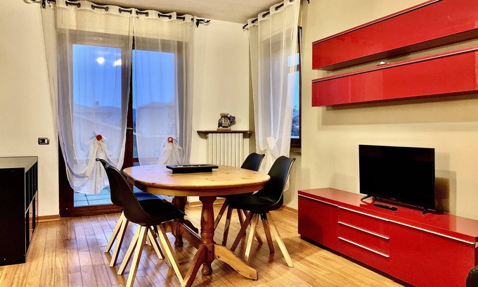 Grassobbio Apartment | Relaxing Orio Penthouse with Kitchen & Breakfast Near Airport