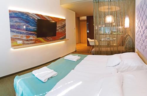 Sarvar Apartment | Orion Apartman: 4-Star Retreat with Family-Friendly Amenities