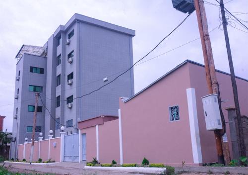 Bonaberi Apartment | Pet-Friendly Orion Residency with Ocean View in Bonaberie