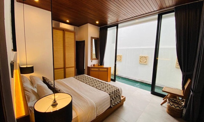Lodtunduh Apartment | OriVista Luxe Private Pool Villa Ubud Balcony View